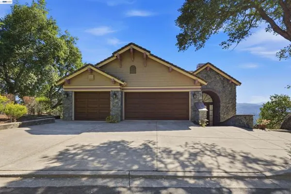 506 OAKSHIRE PL