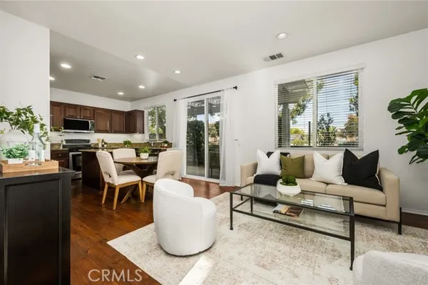 140 W CORK TREE DR