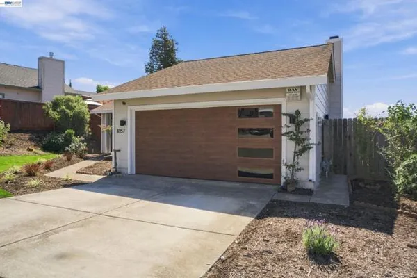 1057 TOPSAIL DR