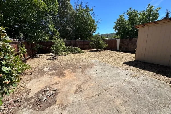13922 APPLE LN