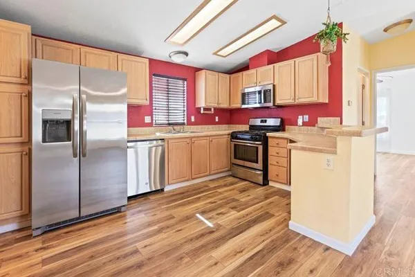300 THORNTON DR SPC 5