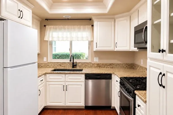 190 W GROVE ST 2