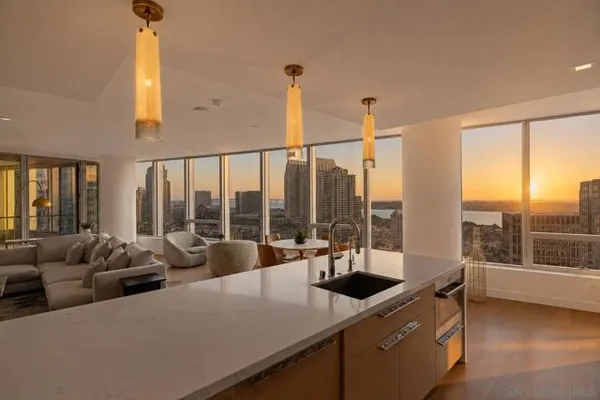 888 W E ST 2004