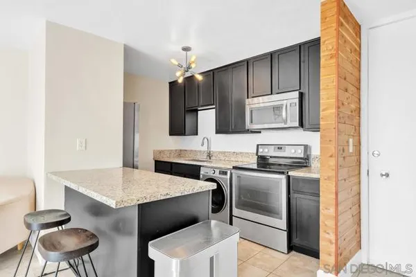 3050 RUE D'ORLEANS 380