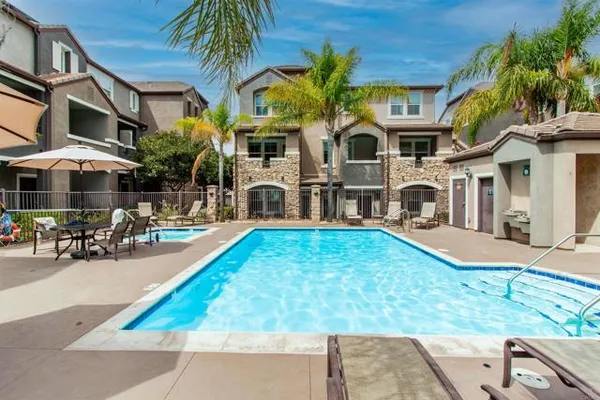 1819 CLARE LN