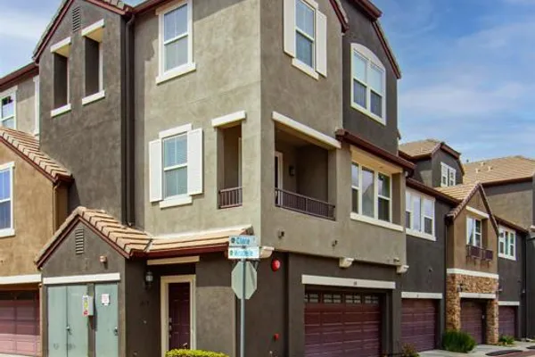 1819 CLARE LN