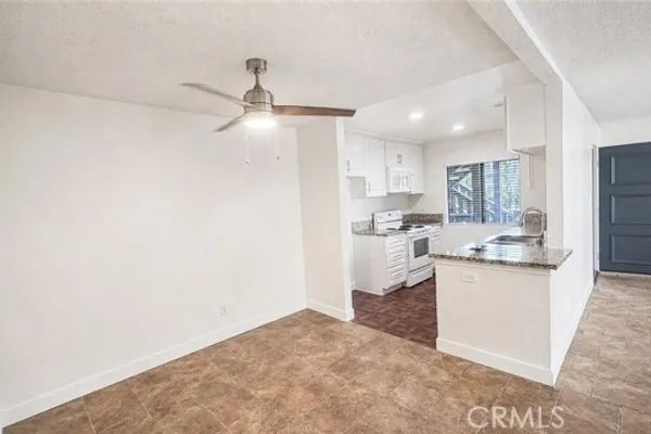 3038 W CHERYLLYN LN 20
