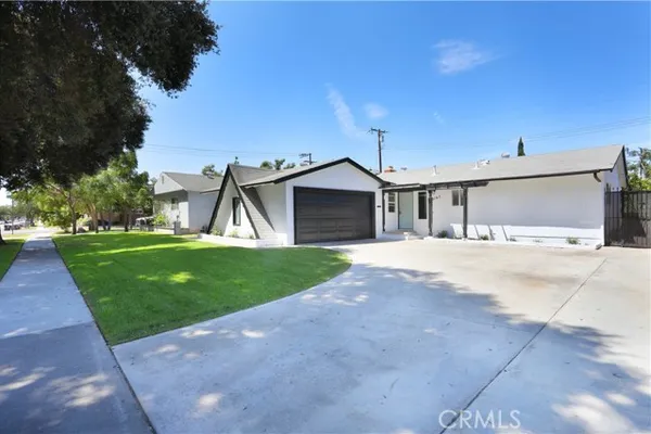 2105 W HALL AVE
