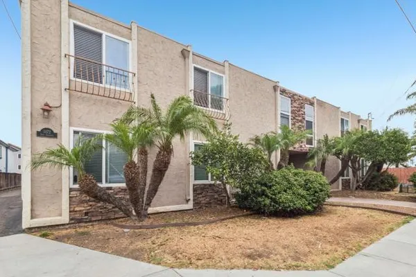 1472 IRIS AVE 2