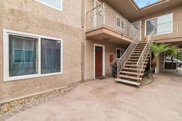 1472 IRIS AVE 2