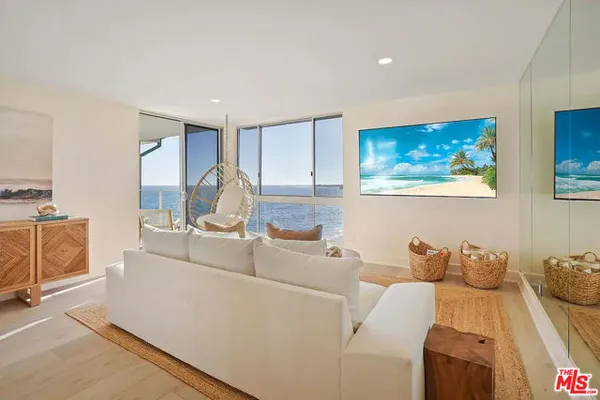 22548 PACIFIC COAST HWY 408