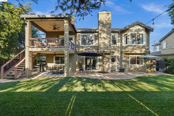 1049 MEADOWGATE WAY