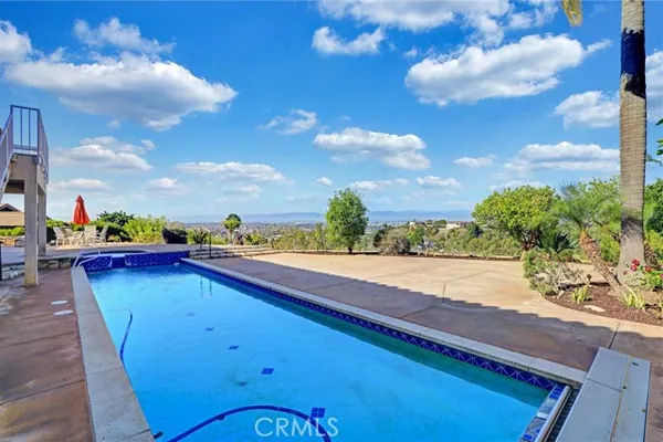 28 MONTECILLO DR