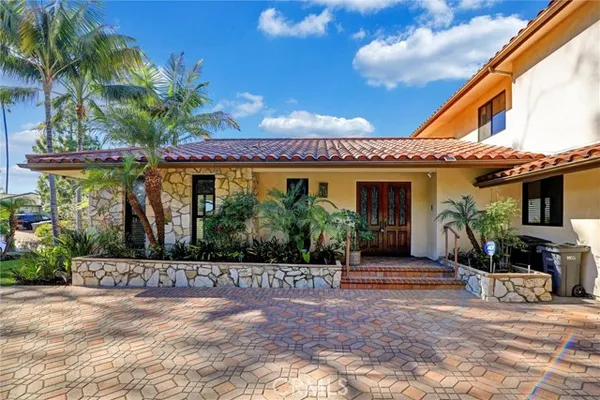 28 MONTECILLO DR