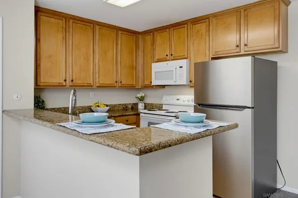 3456 CASTLE GLEN DR 256