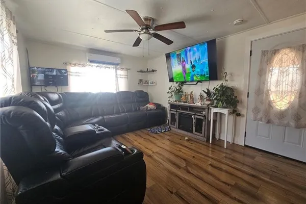 350 SAN JACINTO 143
