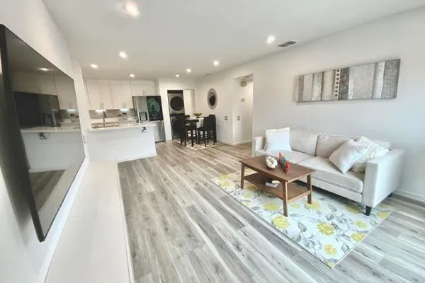 277 HACKAMORE CMN