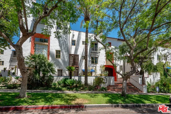 1414 N HARPER AVE 10