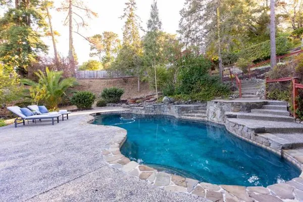 1548 KINGSWOOD DR