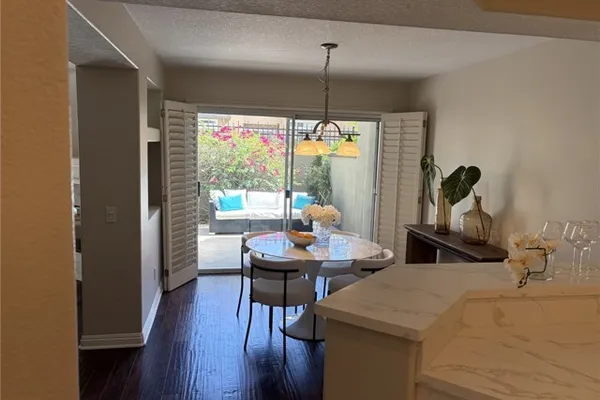 8012 E SNOWBERRY E