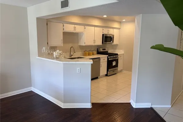 8012 E SNOWBERRY E