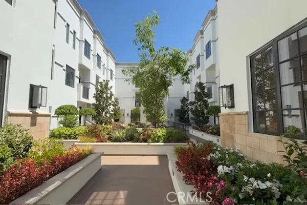 288 S OAKLAND AVE 103