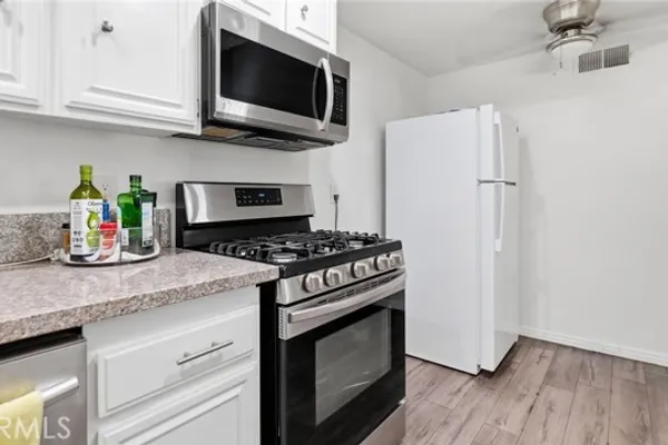 1239 W ROSECRANS AVE 4