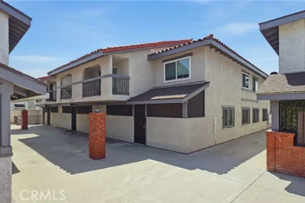 1239 W ROSECRANS AVE 4