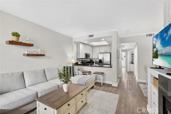 1027 S STRESA