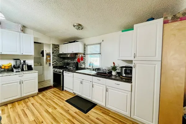 657 LEBEC