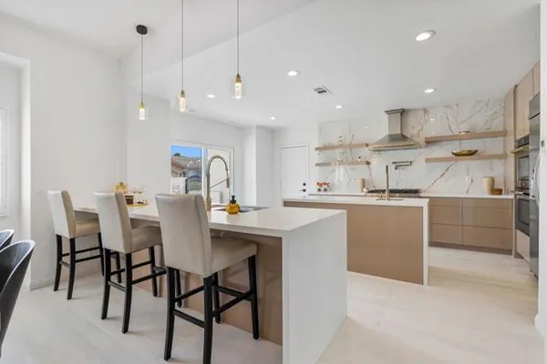 47215 HELIOTROPE DR