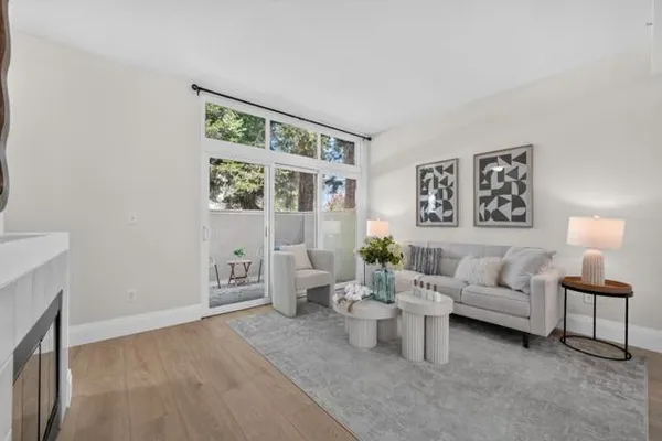 379 DUNSMUIR TER 3