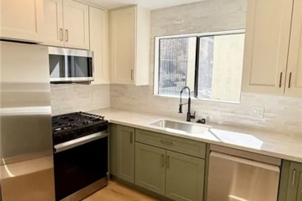 225 N ROSE ST 104