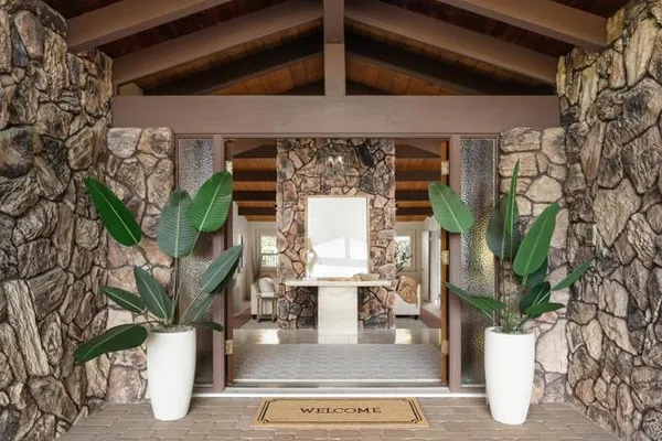 15943 RANCH HOLLOW RD