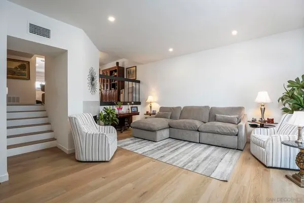 7426 CAMINITO CARLOLTTA