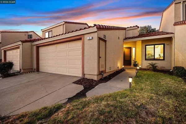35 SAPPHIRE CT