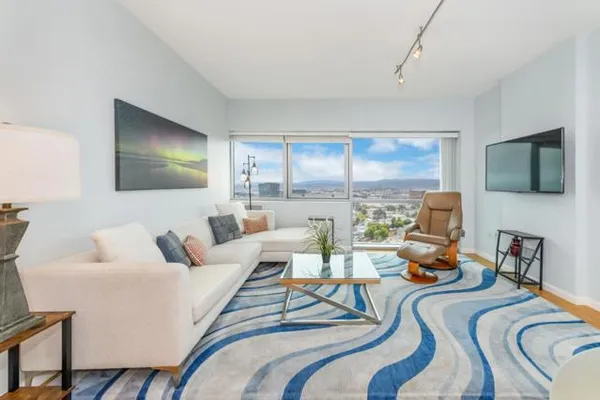 1 MANDALAY PL 805