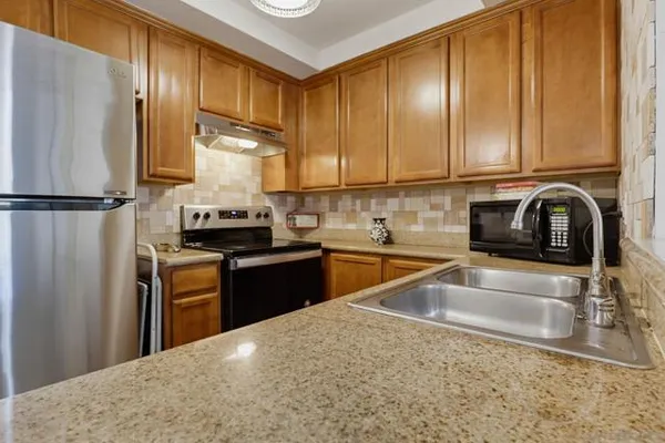 432 EDGEHILL LN 3
