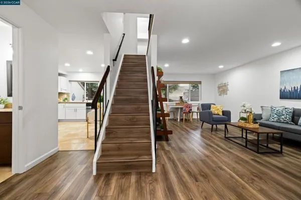 6444 PARKLANE PLZ