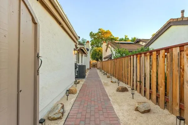 1817 CASTLE GLN