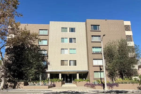 531 N ROSSMORE AVE 206