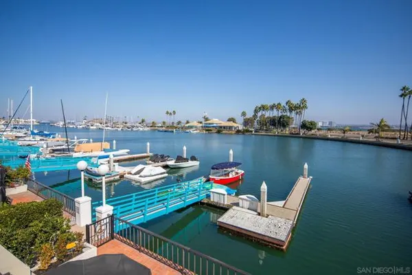 8 ANTIGUA CT