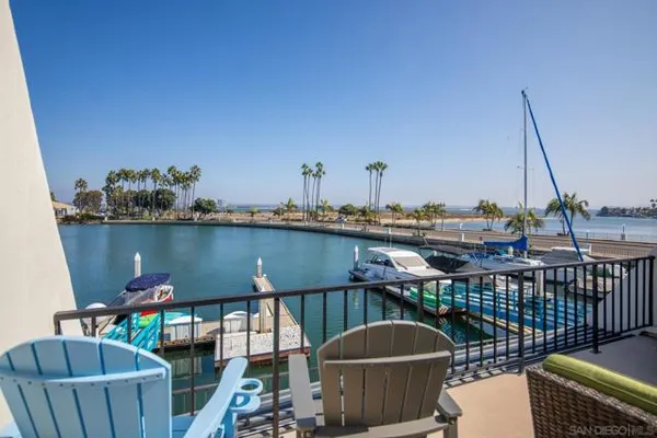 8 ANTIGUA CT