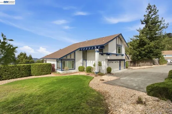3814 PAINTED PONY RD