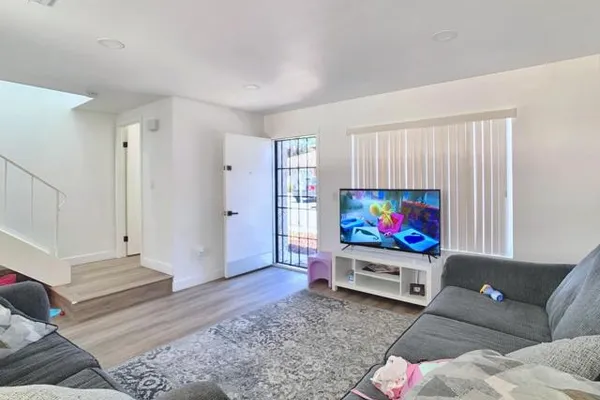 319 SUN CT