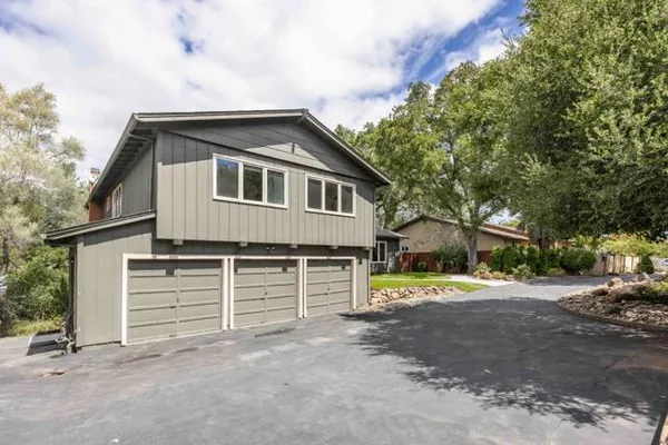 545 PINE LN