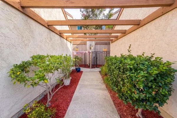 4933 CAMINO DAVID