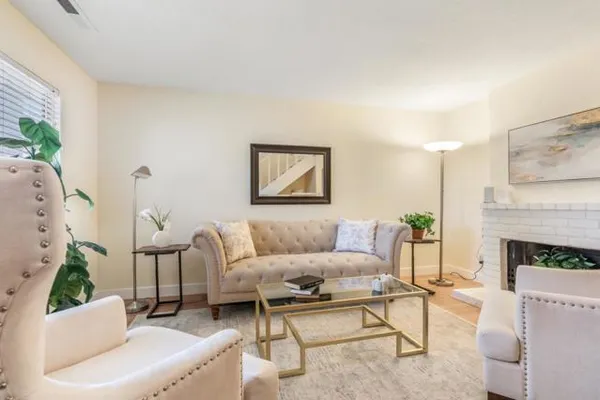 656 FOSTER CT 2