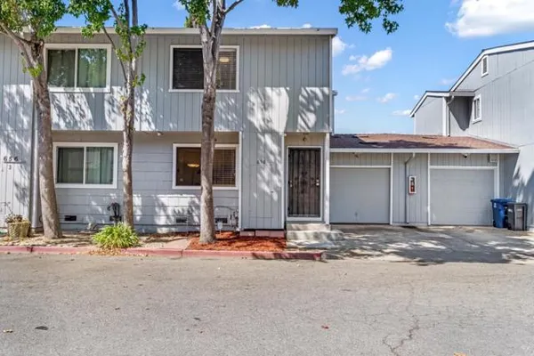 656 FOSTER CT 2
