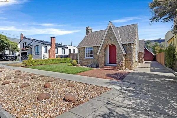 458 KEY BLVD